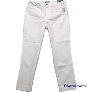 NWT dressbarn Roz & Ali Signature Fit White Ankle Pants